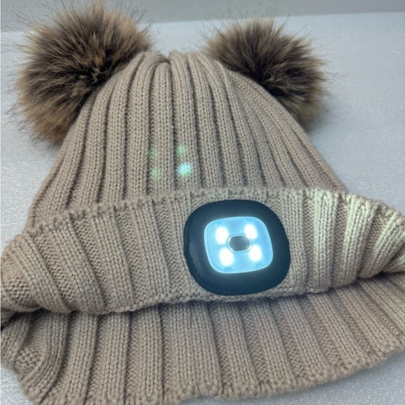 Kids’ Beanie Pom Pom Night Light Headlamp Tan Natural Color - Picture 1 of 8